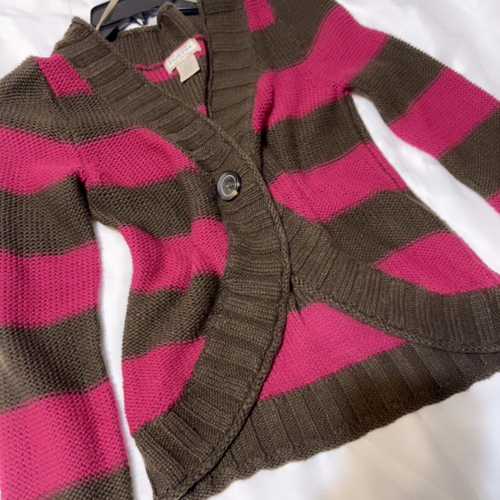 Women’s sweater. Medium size